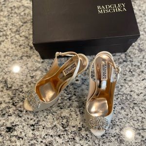 Badgley Mischka, size 8, Style MP3229 Adorn Ivrsat Textile Heel